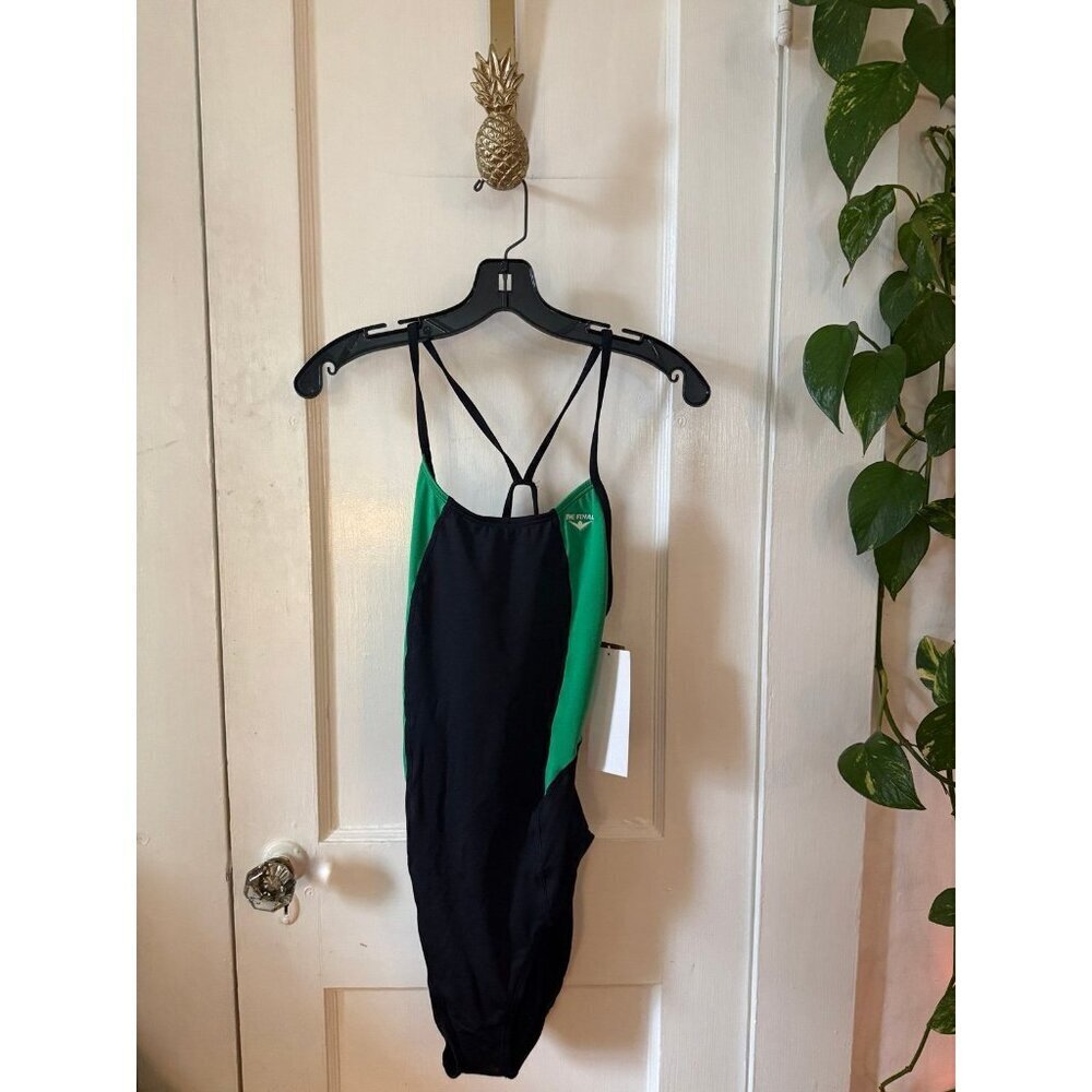 The finals women’s size 38/large swimsuit new with tags